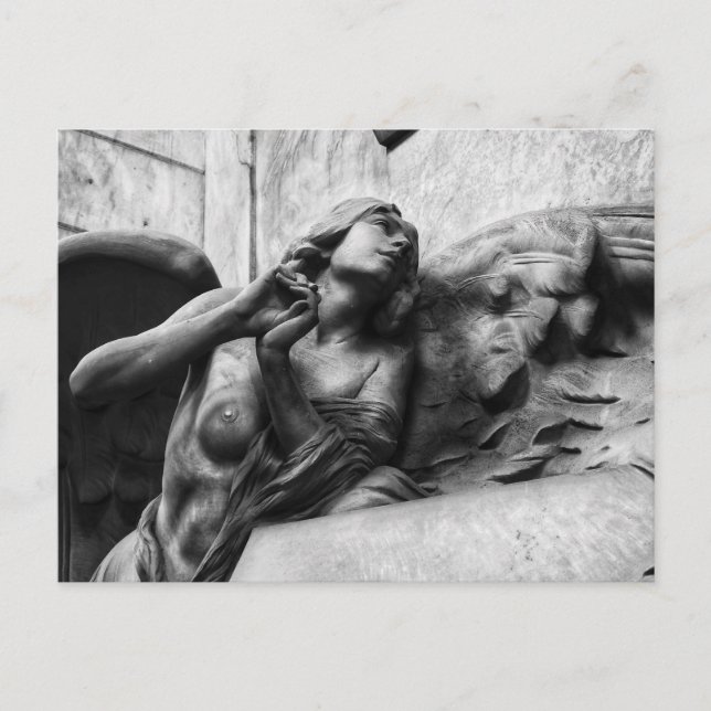 Cartão Postal Belo anjo com olhar sereno em direção ao céu (Frente)