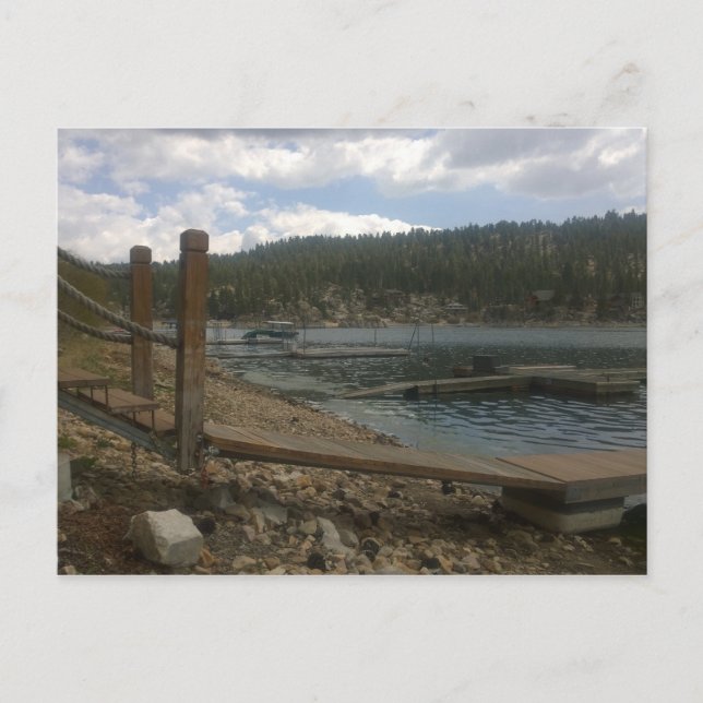 Cartão Postal Belo dia no lago Dock (Frente)