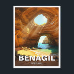 Cartão postal Benagil Caves Algarve Portugal<br><div class="desc">O Algarve, a região mais meridional de Portugal, é conhecido pela sua costa respiratória, praias ouros, e charmosas aldeias lavadas. Com mais de 300 dias de sol por ano, é um dos principais destinos de praia da Europa, oferecendo desfiladeiros dramáticos, cavernas marítimas ocultas e águas cristalinas. A região é famosa...</div>