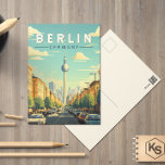 Cartão Postal Berlin Germany Viagem Art Vintage<br><div class="desc">Design de viagem de vetor retrovetor de Berlim. A cidade é conhecida pela sua cena artística e pelos marcos modernos como a Filarmônica Berliner de cor-de-ouro.</div>