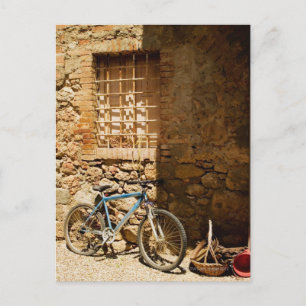 Cartão Postal Bicicleta em frente a uma parede, Monteriggioni, S