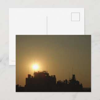 Cartão Postal Black against the golden glow of the setting sun.
