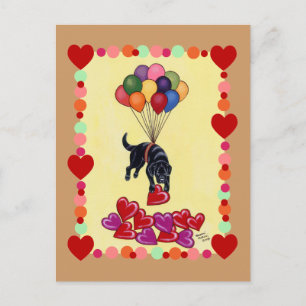 Cartão Postal Black Labrador coletando o AMOR (enquadrado)