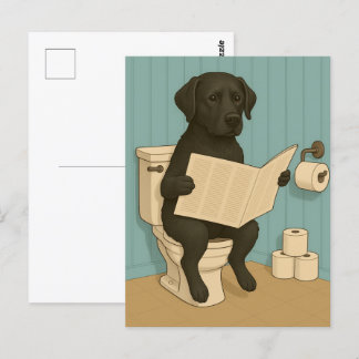 Cartão Postal Black Labrador Lendo Jornais sobre Banheiro