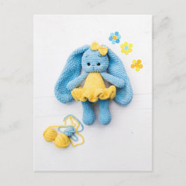 Cartão Postal Blue & Yellow Crochet Bunny — Cozy Handmade Art