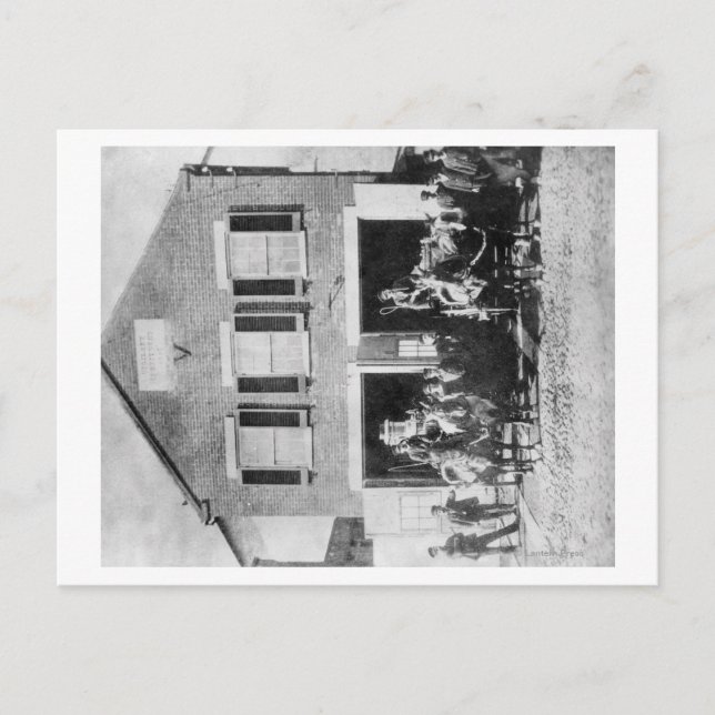 Cartão Postal Bombeiros com equipamento fora do Firehouse (Frente)