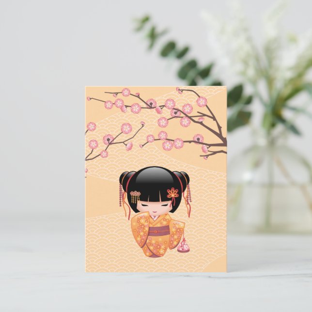 Cartão Postal Boneca Ume Kokeshi - Garota Geisha do Pêssego Japo (Em pé/Frente)