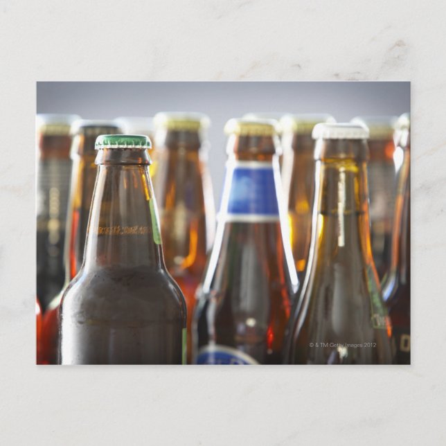 Cartão Postal Bottles of various bottled beer in studio (Frente)