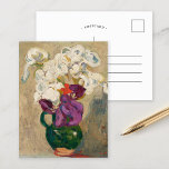 Cartão Postal Buquê de Iris | Louis Valtat<br><div class="desc">Buquê de Íris num Pitcher Verde | Buquê d’iris au pichet vert (cerca de 1905) | Arte original do artista francês Louis Valtat (1869-1952). A pintura retrata uma vida estática de flores roxas e brancas da íris em um vaso verde. Use as ferramentas de design para adicionar texto personalizado ou...</div>