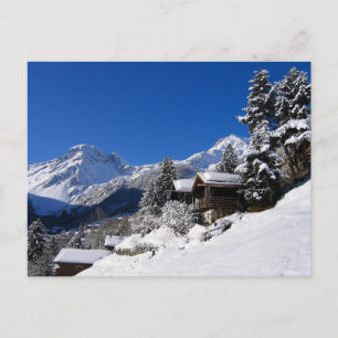 Cartão Postal Cabines de madeira cobertas de neve na Suíça