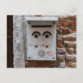 Cartão Postal Caixa de correio engraçada com rosto sorridente