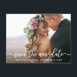 Cartão Postal Caligrafia Elegante Salva A Nova Foto De Data<br><div class="desc">O Script De Caligrafia Elegante Moderno Salva O Novo Cartão-Postal De Foto De Casal Adiado Com Casamento De Data</div>