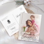 Cartão Postal Caligrafia Romântica Foto Feliz de Natal<br><div class="desc">Este cartão-postal de Natal com uma elegante e romântica caligrafia suave com pinecone twigs,  estrelas e mensagem de texto personalizada no verso. Para uma personalização mais avançada deste design,  clique no BOTÃO FERRAMENTA DESIGN AZUL acima!</div>