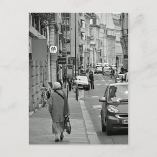 Cartão Postal Caminhando em Paris