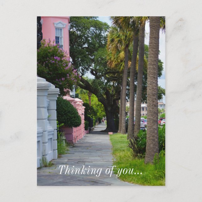 Cartão Postal Caminhe Ao Lado Do Rainbow Row Pensando Em Você (Frente)