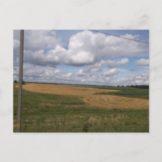Cartão Postal Campos de Colheita Dourada e Paisagem de Nuvens Cê