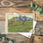 Cartão Postal Campos próximos aos Alpilles Vincent van Gogh<br><div class="desc">Van Gogh fez Fields perto dos Alpilles fora da entrada de um asilo localizado perto do Santo-Rémy-de-Provence no sul da França, onde ele foi tratado por um ano após uma série de avarias que o levaram a cortar sua própria orelha. Ele descreveu o trabalho atual em cartas ao irmão Theo:...</div>