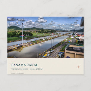 Cartão Postal Canal do Panamá Através de um Vale Verde
