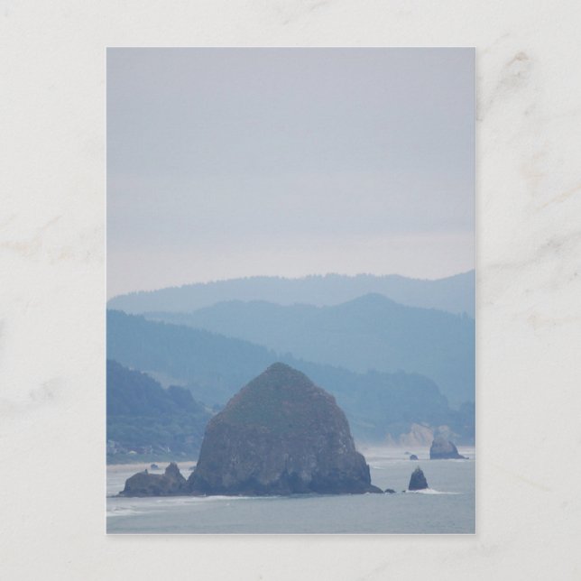 Cartão Postal Cannon Beach Haystack na névoa (Frente)
