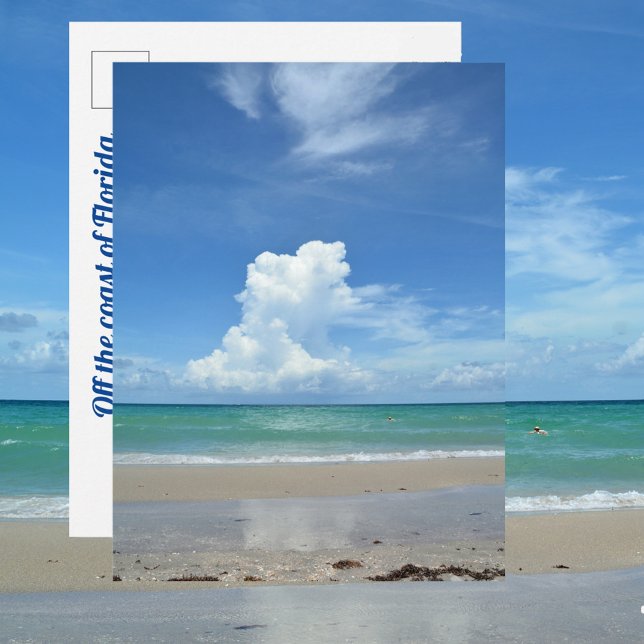 Cartão Postal Capa de praia com nuvens de tempestade fotográfica (Criador carregado)