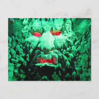 Cartão Postal Cara Assustadora Mascarada na Rocha