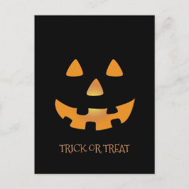 Cartão Postal Cara de abóbora do Halloween sobre fundo preto