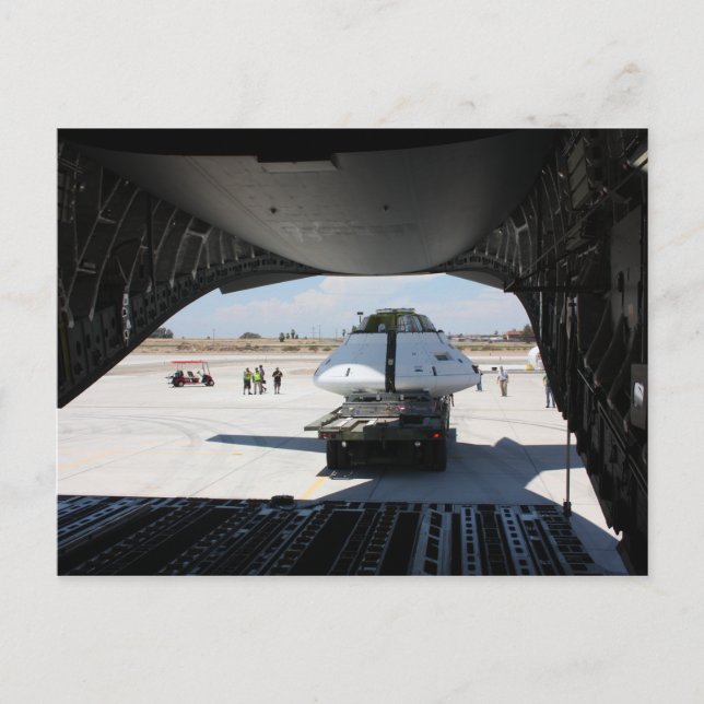 Cartão Postal Carregando nave espacial de Orion (Frente)