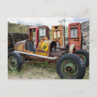 Carro Race Antigo e Bombas de Gás Postcard