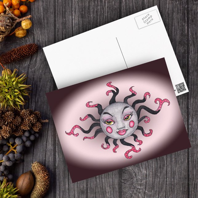 Cartão Postal Cartão-postal da Deusa Sun Rosa-Rosa-Gótica (Fantasy pink gray sun with pretty face on pink fading to dark grey postcard.)