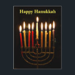 Cartão Postal Cartão-postal das luzes Menorah e Chandles Hanukka<br><div class="desc">Feliz Hanukkah para um e todos. Espalhe a alegria das luzes de férias com este cartão-postal. A menorah iluminada brilha com as velas acesas durante 8 noites. Acendemos uma vela por cada noite, e celebramos o milagre das 8 noites de Chanucá. Este ano, seja fácil para você enviar suas saudações...</div>