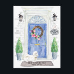 Cartão Postal Cartão-postal de lançamento em movimento maltês<br><div class="desc">Anuncie o seu novo discurso com o nosso anúncio de na moda,  que inclui uma porta de malteses,  azul,  porta da frente,  tapete de boas-vindas,  tabuleiro,  topiários e uma coroa floral em fundo de tijolo de cinza.</div>