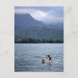 Cartão Postal Cartão-postal de um homem e cão em Paddleboard em 