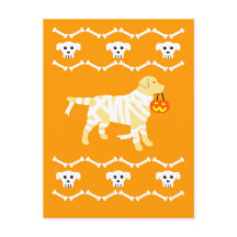 Cartão-postal do Halloween Yellow Labrador Mummy
