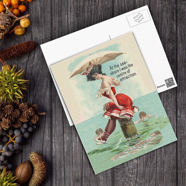 Cartão Postal Cartão-postal vitoriano de beleza balnear (Victorian lady parasol in vintage red bathing suit on pier at beach on postcard.)