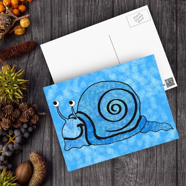 Cartão Postal Cartoon Azul-Cartoon Sorridente (Cute happy snail blue tie dye patterned shell on blue postcard.)