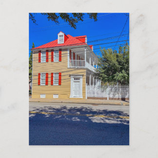 Cartão Postal Casa Amarela de Charleston com Portas Vermelhas