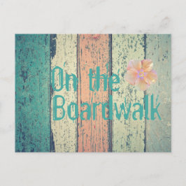 Cartão Postal Casa de praia pintada de madeira, ao lado do ocean