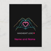 Casal Realista de Luxo de Mão Dada com Aliança de 