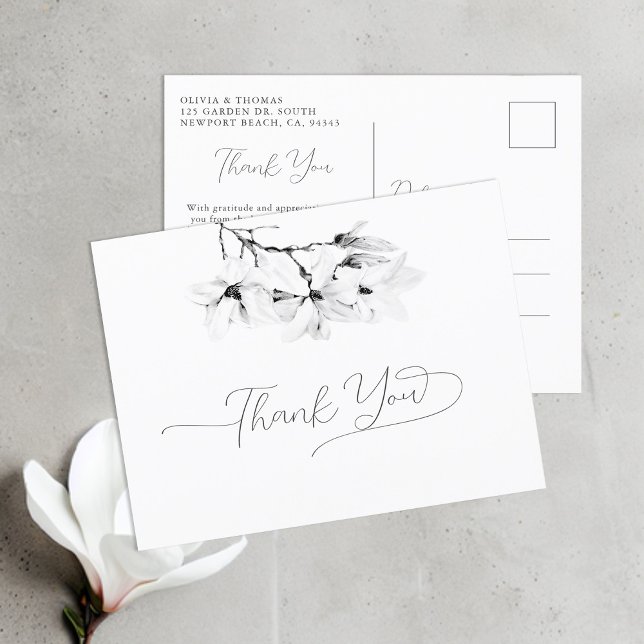 Cartão Postal Casamento com Caligrafia Branca Magnolia, Obrigado (Magnolia Wedding Thank You Postcard with Elegant Script Calligraphy and Ample, Feminine Flourishes)