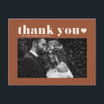 Cartão Postal Casamento com Tipografia Negros Retro Negros - Obr<br><div class="desc">Enviar obrigado a você com este obrigado de fotos personalizável que você faz o cartão-postal. Apresenta tipografia ousada e sobreposição cardíaca. Esse cartões de agradecimentos de terracota será perfeito para uma variedade de eventos,  como casamentos e graduações. Personalize adicionando suas fotos horizontais favoritas.</div>