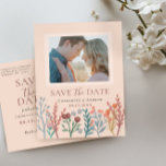 Cartão Postal Casamento Rustic Boho Wildflower Salve a Foto de D<br><div class="desc">Este elegante e belo casamento moderno salva as ilustrações de flor silvestre caprichosa, com espaço para você adicionar uma foto do casal noivo. A paleta neutra deste design faz dele uma escolha ideal para casamentos de verão, casamentos de boho, casamentos rústicos e casamentos outono, combinando-se perfeitamente em contextos casuais e...</div>