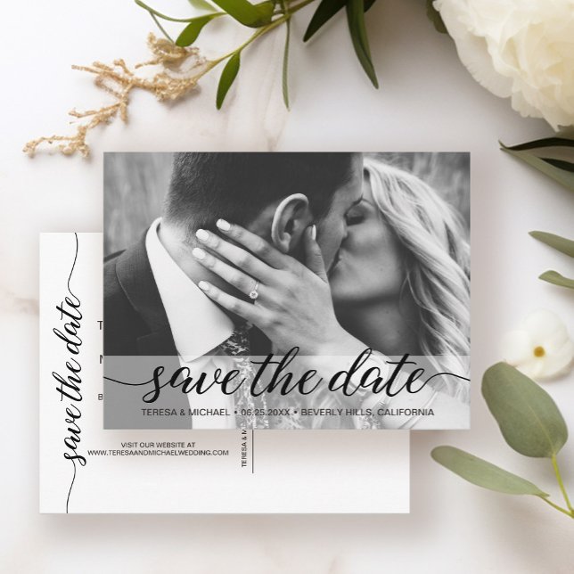 Cartão Postal Casamento Salve A Data Moderno script Foto (Wedding save the date photo postcard.)