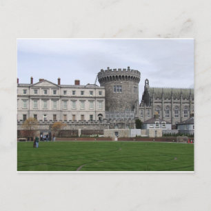 Cartão Postal Castelo de Dublin Irlanda, relvado e torre do cast