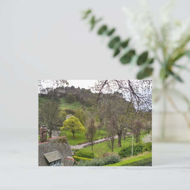 Cartão Postal Castelo de Edimburgo na Primavera (Em pé/Frente)