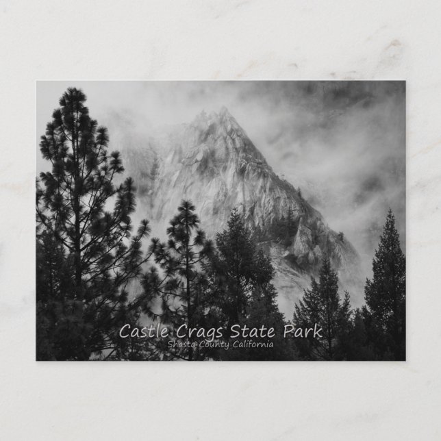 Cartão Postal Castle Crags Moody Black and White (Frente)