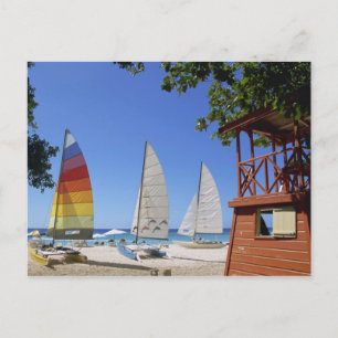 Cartão Postal Catamarans E Lifeguard Em Praia