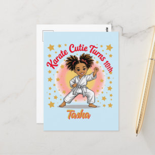 Cartão Postal Celebração de Aniversário da Garota de Karatê Fofo