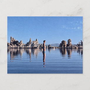 Cartão Postal Cenário de lago azul vintage com nadador e reflexo