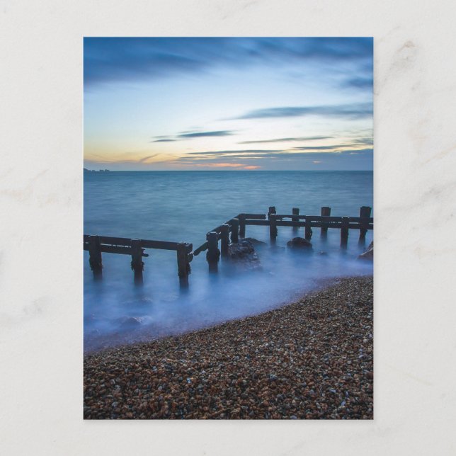 Cartão Postal Céu Crepúsculo sobre o litoral e as águas-vivas (Frente)