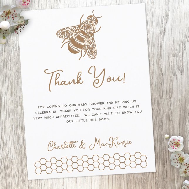 Cartão Postal Chá de fraldas De Bebê Obrigado (Honey bee themed baby shower thank you postcard with custom text)